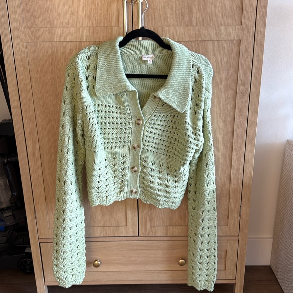 NWOT HEM AND THREAD SWEATER